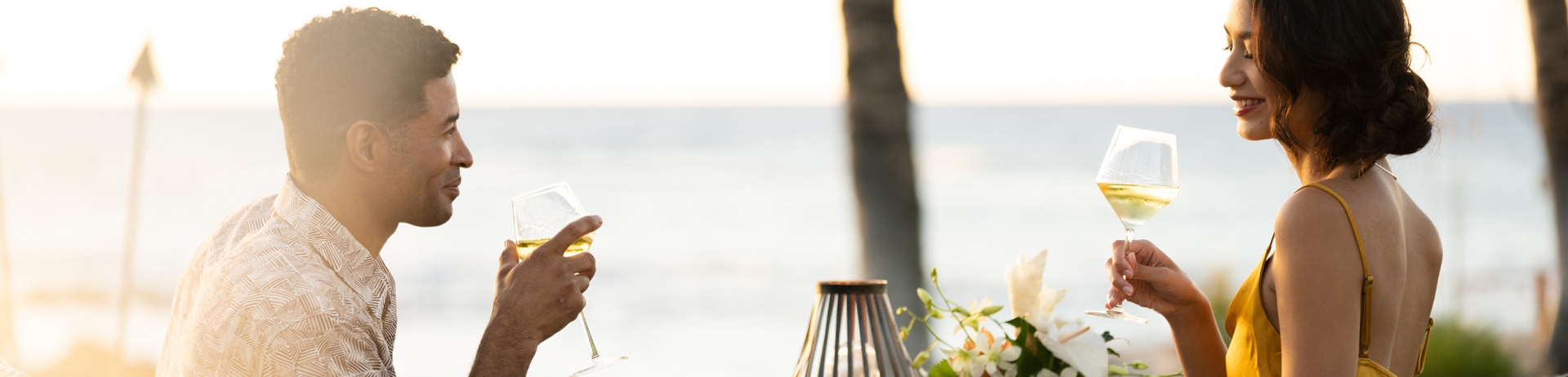 couple eating outside