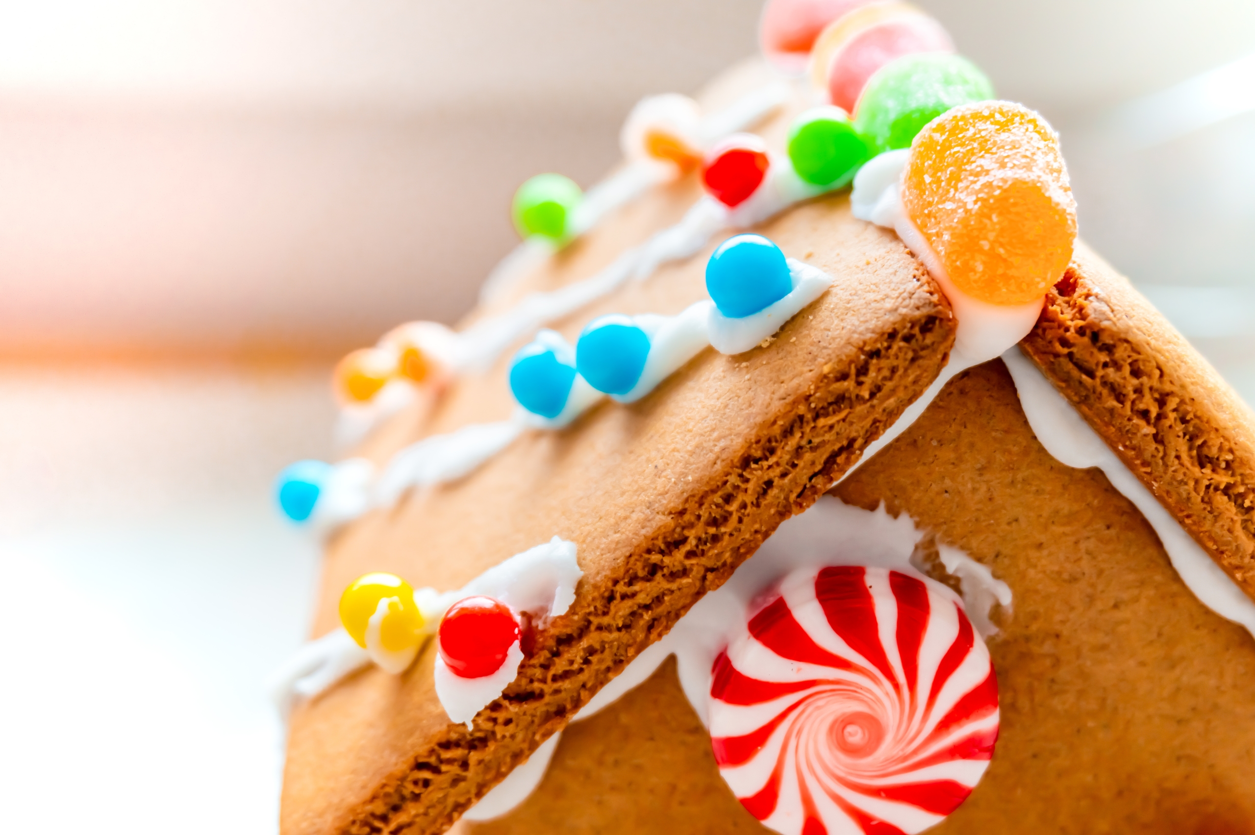 gingerbread house decorating